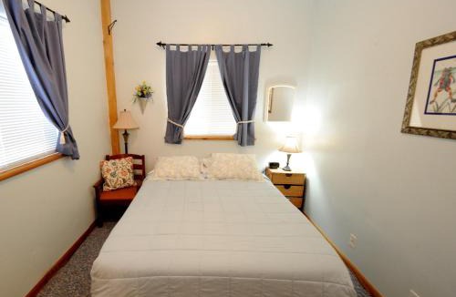 Alyeska Cabin | Carriage House Accommodations