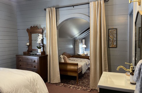 Winona Bed & Breakfast | Carriage House B&B