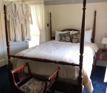 Monroe Bed & Breakfast | Carriage House Bed and Breakfast