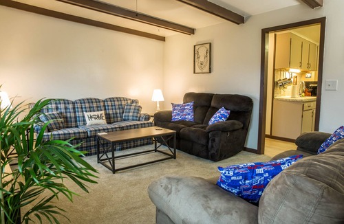 Hamburg Apartment | Carriage House between Highmark Stadium & EC Fair