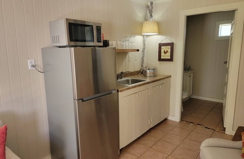 Comfort Apartment | Carriage House - Historical District One Block off High Street