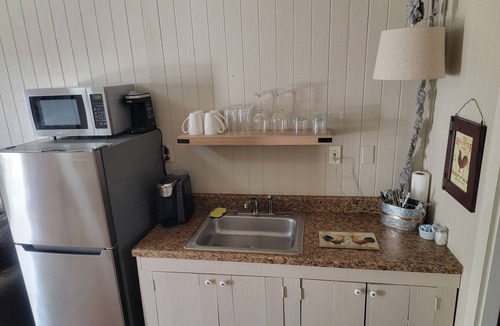 Comfort Apartment | Carriage House - Historical District One Block off High Street