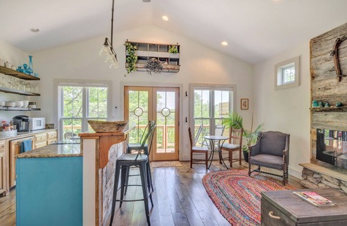 Crozet Cottage | Carriage House Suite -walk to downtown Crozet