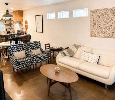 Huntington House | Carriage House