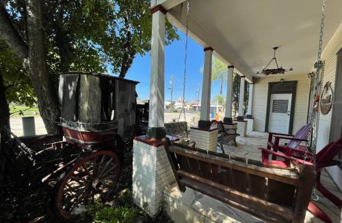 Pipe Creek Hotel | Carriage Inn Bandera Suite 2