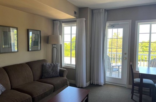 Oro-Medonte Apartment | Carriage Studio Retreat
