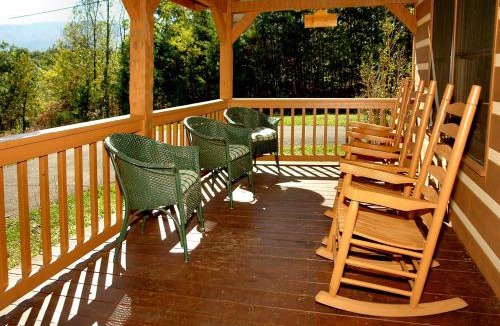 Cosby Ski Chalet | Carrie's Cabin