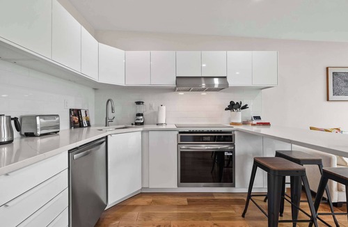 Carroll Gardens Apartment | Carroll Place III | Bright Carroll Gardens Apt