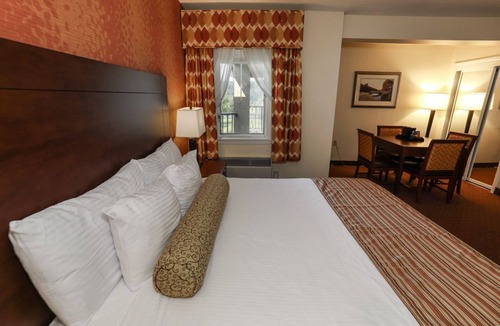 Fairfield Apartment | Carroll Valley Retreat | King Deluxe + Pool & Golf