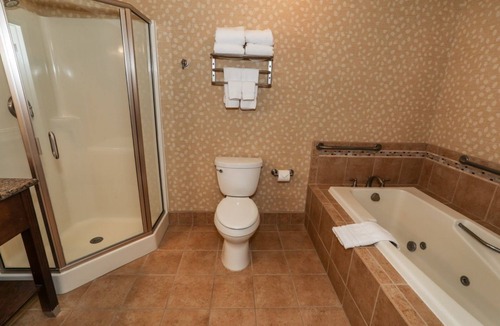 Fairfield Apartment | Carroll Valley Retreat | King Deluxe + Pool & Golf