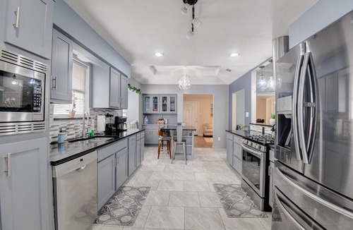 North Central Carrollton House | Carrollton Retreat! 4BD/POOL TABLE *