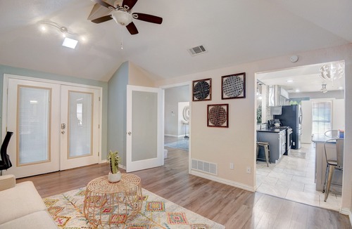 North Central Carrollton House | Carrollton Retreat! 4BD/POOL TABLE *