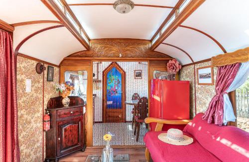 San Jorge Ski Chalet | Carromato de Circo - Tierra de Arte