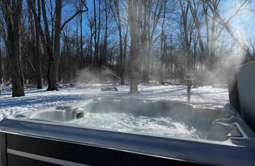 Hillier House | Carson's Creek - Carson's Creek - Serene Yard and Hot Tub ST-2021-0126