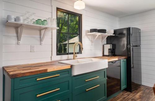 Hillier House | Carson's Creek - Carson's Creek - Serene Yard and Hot Tub ST-2021-0126