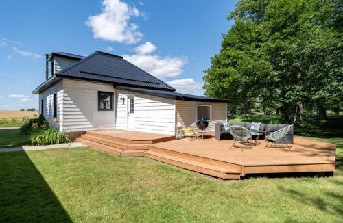 Hillier House | Carson's Creek - Carson's Creek - Serene Yard and Hot Tub ST-2021-0126