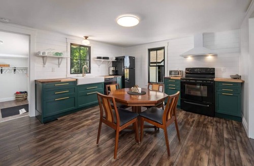 Hillier House | Carson's Creek - Modern Country Escape!