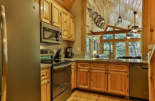 Rivers Edge Cabin | Cartecay Canoe House | Ellijay, GA
