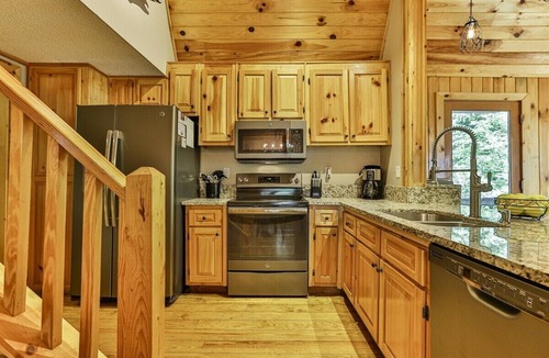 Rivers Edge Cabin | Cartecay Canoe House | Ellijay, GA