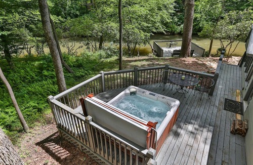 Rivers Edge Cabin | Cartecay Canoe House | Ellijay, GA