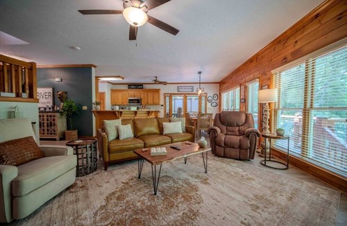 East Ellijay House | Cartecay River Retreat: Hot Tub, Fire Pit & Views!
