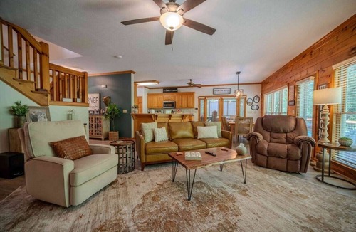East Ellijay House | Cartecay River Retreat: Hot Tub, Fire Pit & Views!