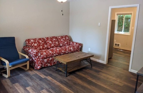 Norwood Apartment | Carter #5, Private Two Bed near Xavier, Downtown