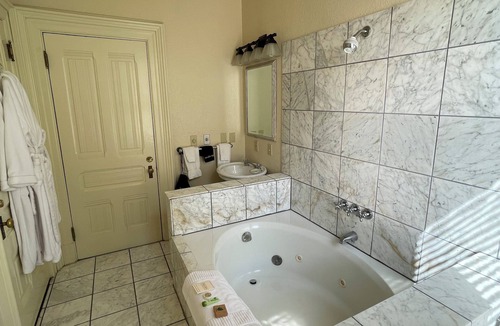 Downtown Hotel | Carter House Inns