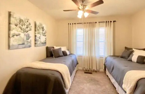 Carterville Cottage | Carterville Cottage on Division