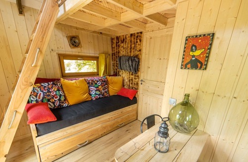 Lamothe-Fenelon Cabin | Cartoon hut with spa in the trees