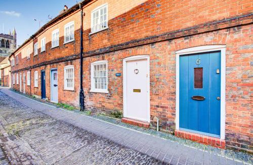 Farnham House | Cartref