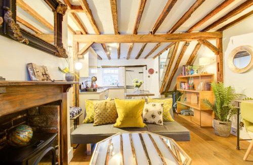 Farnham House | Cartref