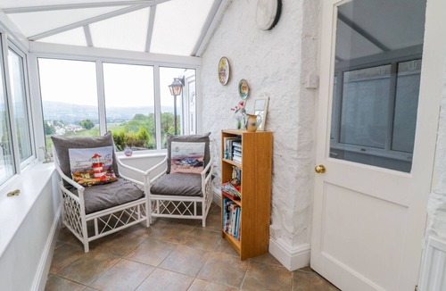 Llysfaen Cottage | CARTREF MELUS, pet friendly, with open fire in Old Colwyn