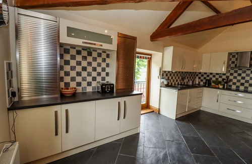 Thwing Cottage | CARTWHEELS COTTAGE, family friendly, with pool in Great Driffield