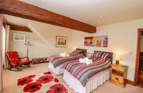 Thwing Cottage | CARTWHEELS COTTAGE, family friendly, with pool in Great Driffield
