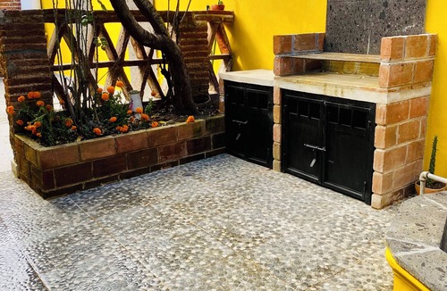 De Mexicanos House | Casa Cecy . comfortable, centrally located, secure