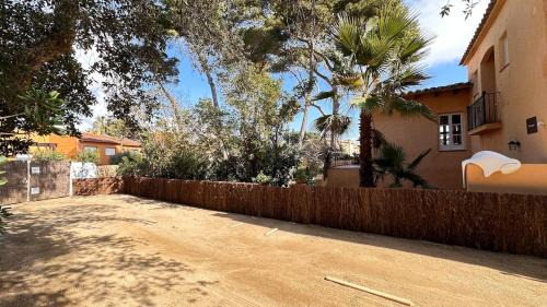 Palamos Villa | Casa única con jardín a 45 metros de la playa. BE