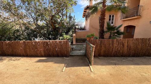 Palamos Villa | Casa única con jardín a 45 metros de la playa. BE