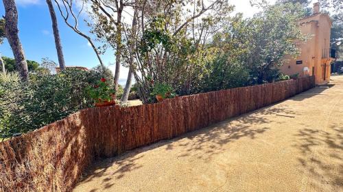 Palamos Villa | Casa única con jardín a 45 metros de la playa. BE
