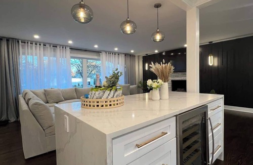 Skokie House | Casa 22 Luxury & Modern 3BD 2BA Home in Skokie