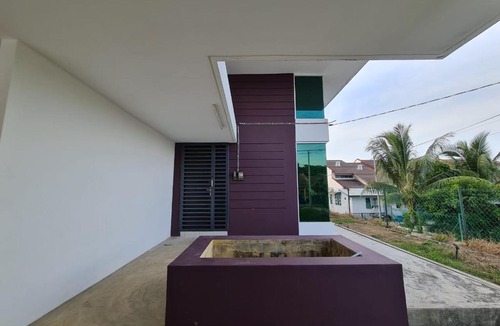 Pelindung House | Casa AA Homestay