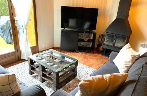 Estavar House | Casa Adosada con jardín y Wifi en Estavar