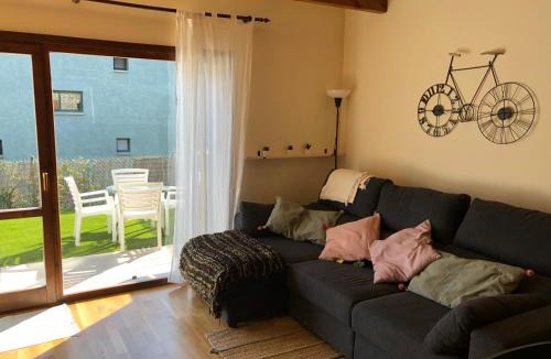 Villanua House | Casa adosada familiar con jardín y piscina