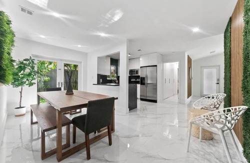 North Central Hollywood House | Casa agape | waterfront peaceful retreat