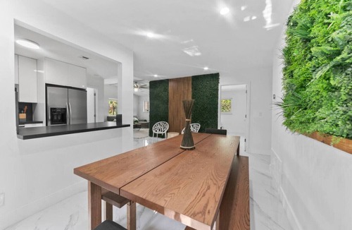 North Central Hollywood House | Casa agape | waterfront peaceful retreat
