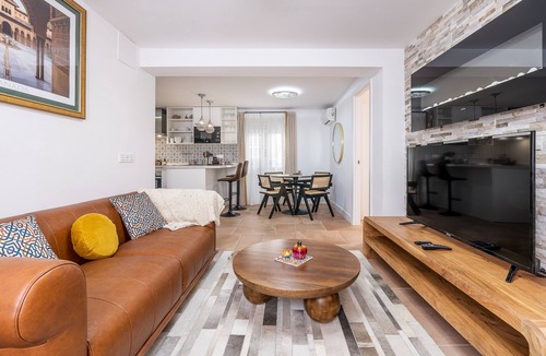 Sacromonte Apartment | Casa al Andalus: Chic, Serene & Posh City Center Pad with WiFi and air conditioning!