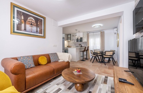 Sacromonte Apartment | Casa al Andalus: Chic, Serene & Posh City Center Pad with WiFi and air conditioning!