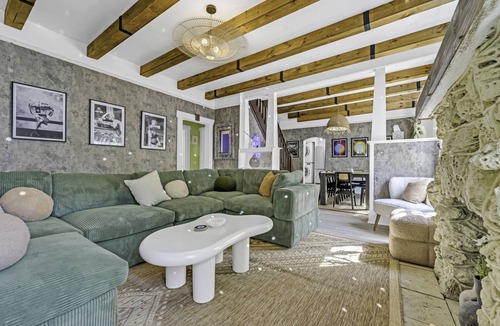 East Little Havana Villa | Casa Alaïa | West Brickell | Sleeps 20 | Pool&Spa