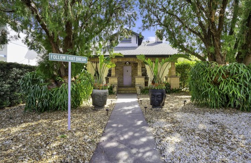 East Little Havana Villa | Casa Alaïa | West Brickell | Sleeps 20 | Pool&Spa