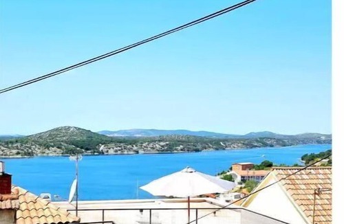 Sibenik Old Town House | Casa Alisa ★ 4 BR with Jacuzzi,Terrace & Parking ★